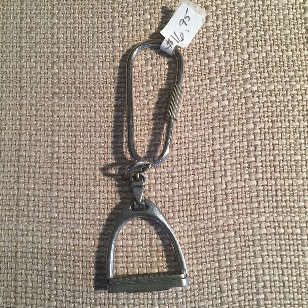 Horse stirrup pewter keychain.